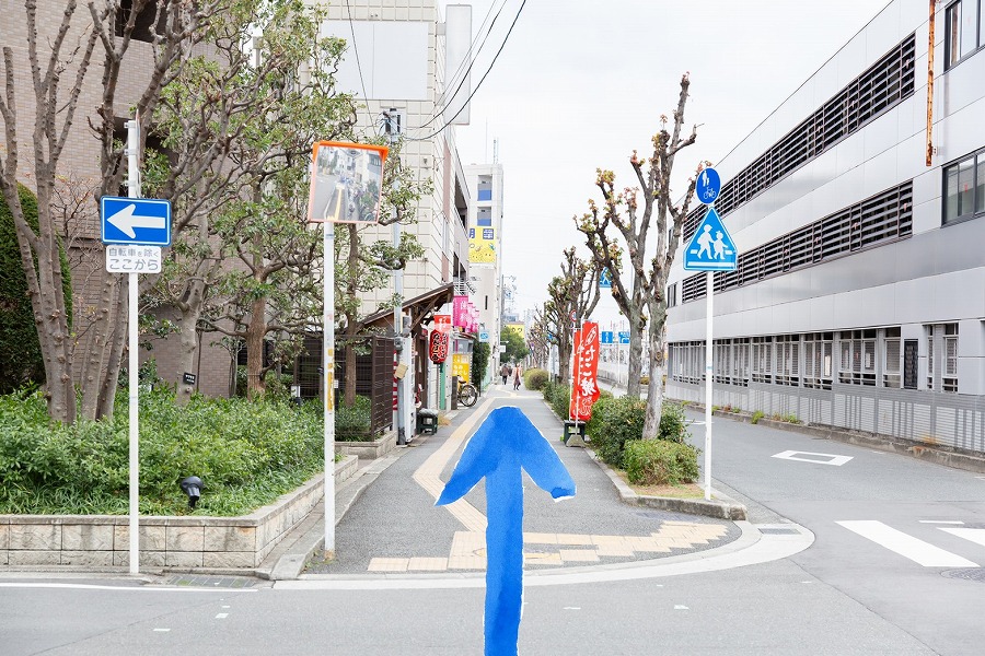 「コレクト整骨院までのアクセス」なかもず駅４番出口の階段を出ます